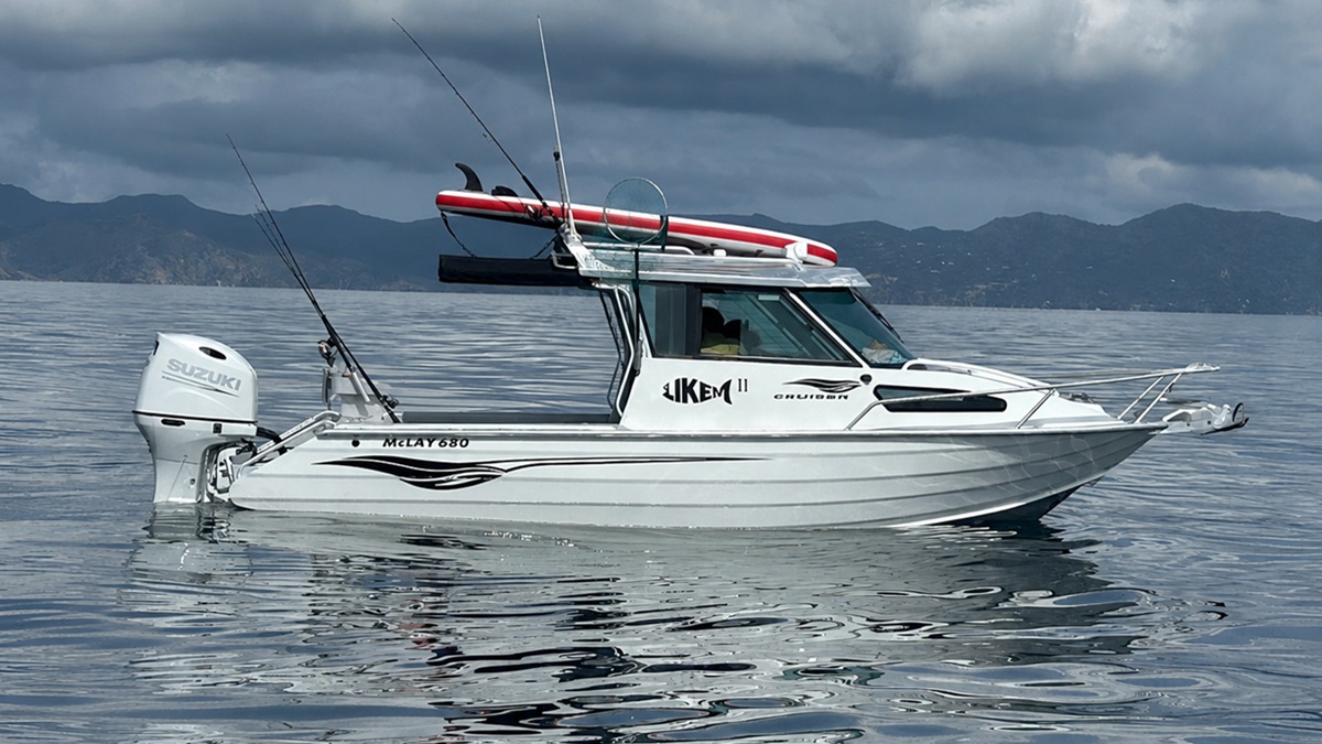 Mclay 680 and suzuki df200ap on water