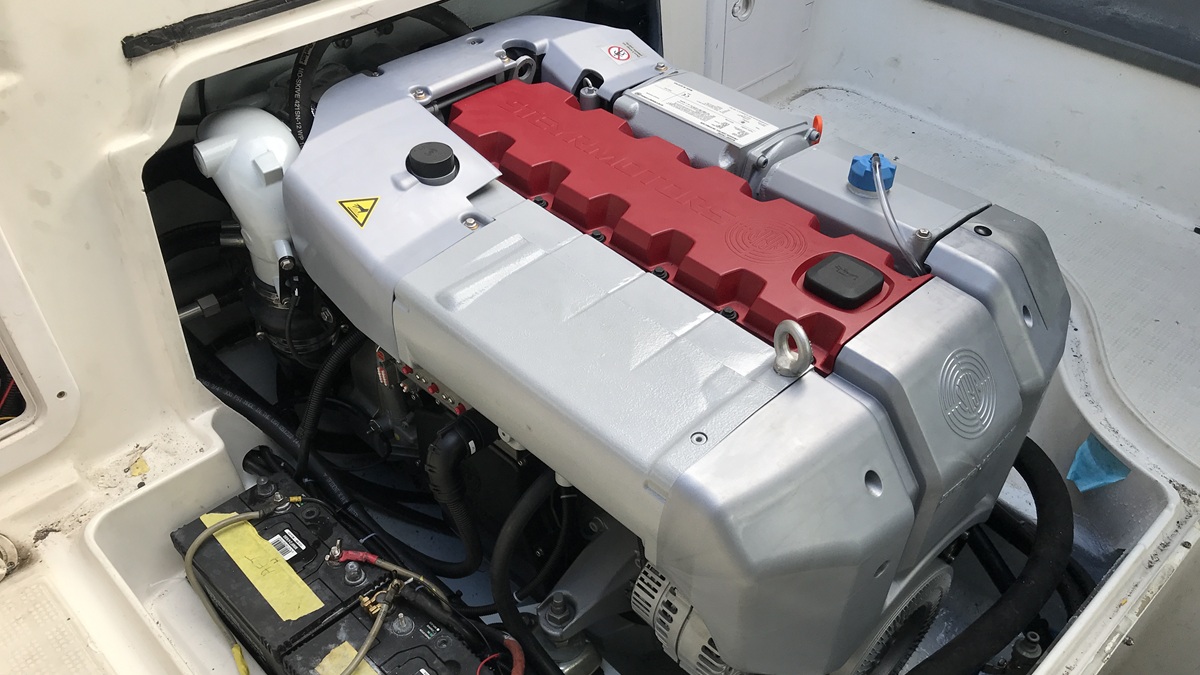 Steyr SE298E40 installed in a Rayglass 730