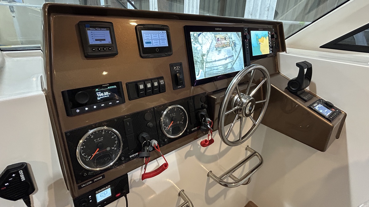 Leech 38 dash console