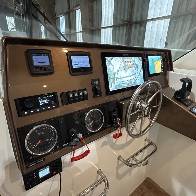Leech 38 dash console
