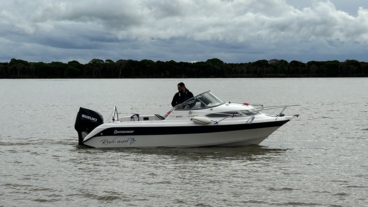Buccaneer 550 classic with suzuki 140hp on sea trial