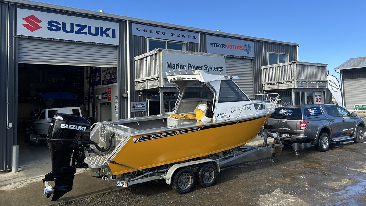 Bluefin HT700 repowered by Suzuki DF200TX 3.4L V6 Bluefin HT700 repowered by Suzuki DF200TX 3.4L V6