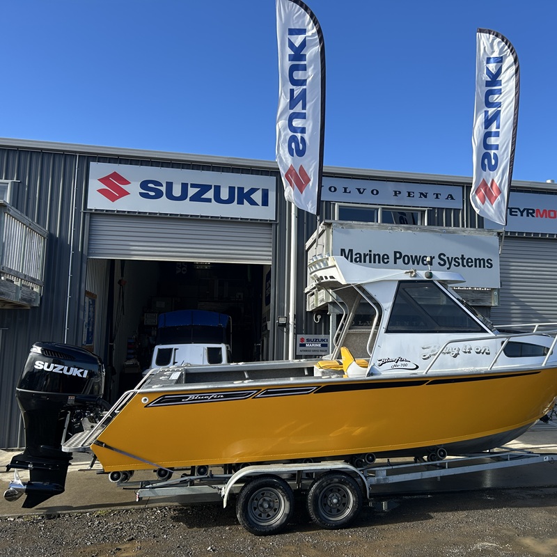 Bluefin HT700 repowered by Suzuki DF200TX 3.4L V6 mobile Bluefin HT700 repowered by Suzuki DF200TX 3.4L V6