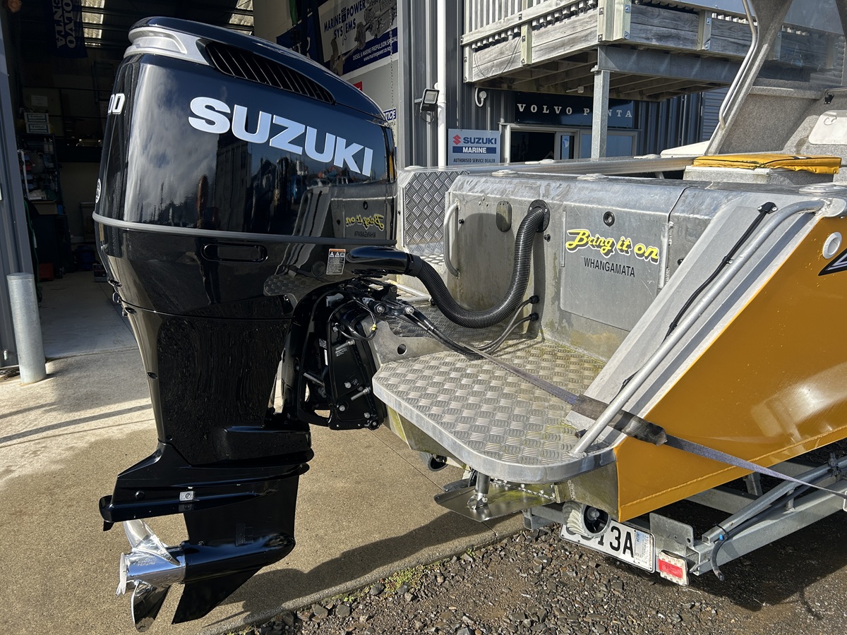 Bluefin HT700 repowered by Suzuki DF200TX V6 Bluefin HT700 repowered by Suzuki DF200TX V6